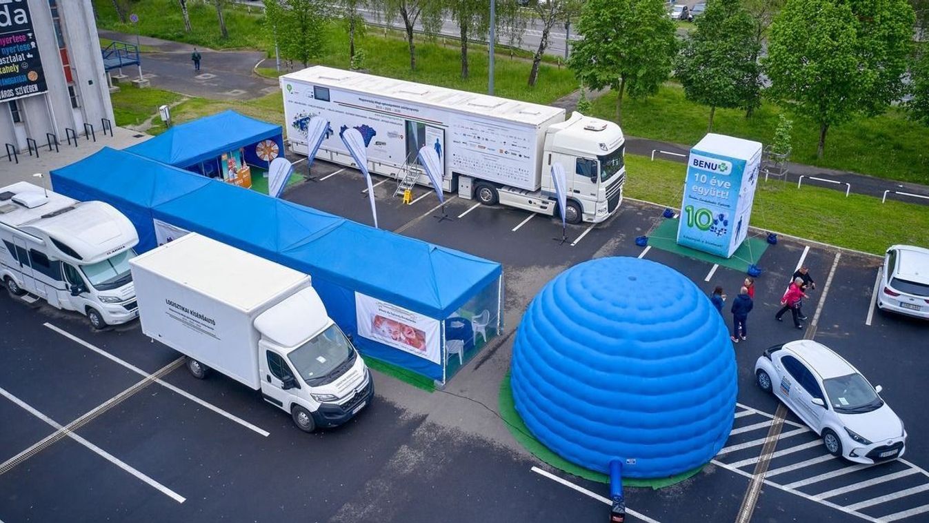  Foto zu Sos látott szűrőkamion gördül be Békéscsabára szerdán 