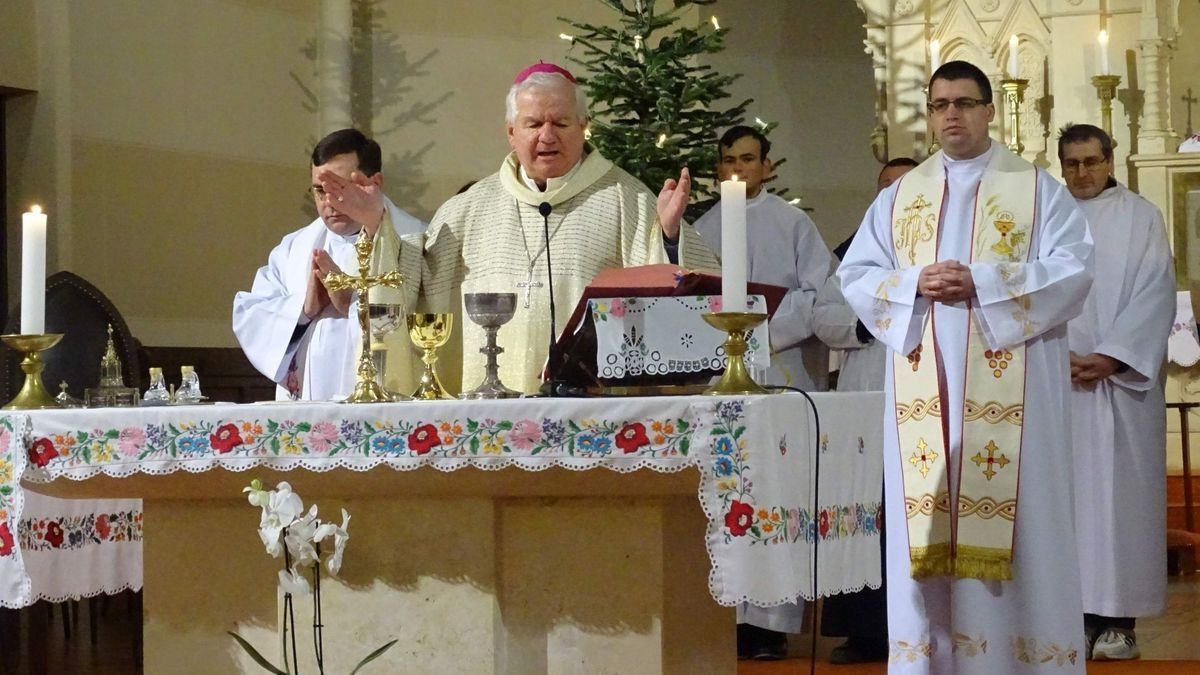 Dr. Kiss-Rigó László: a karácsony az egyetemes emberi család ünnepe.