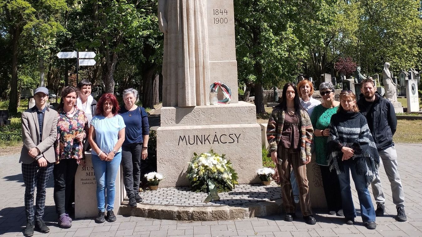 Tiszteletüket tették Munkácsy sírjánál a múzeum munkatársai