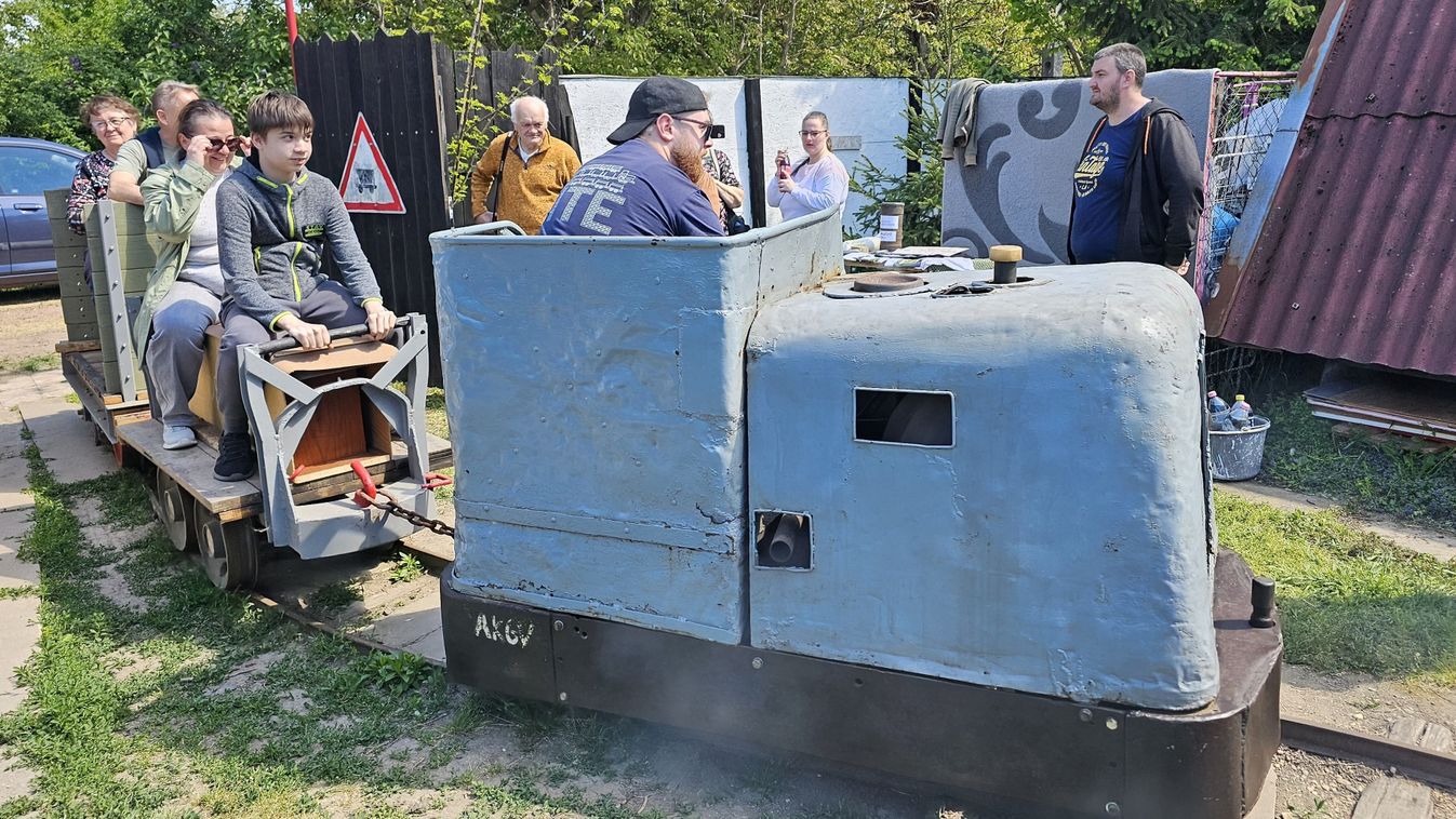 Sínpálya fut a kertben: első alkalommal láthatta a közönség a Gyulai...